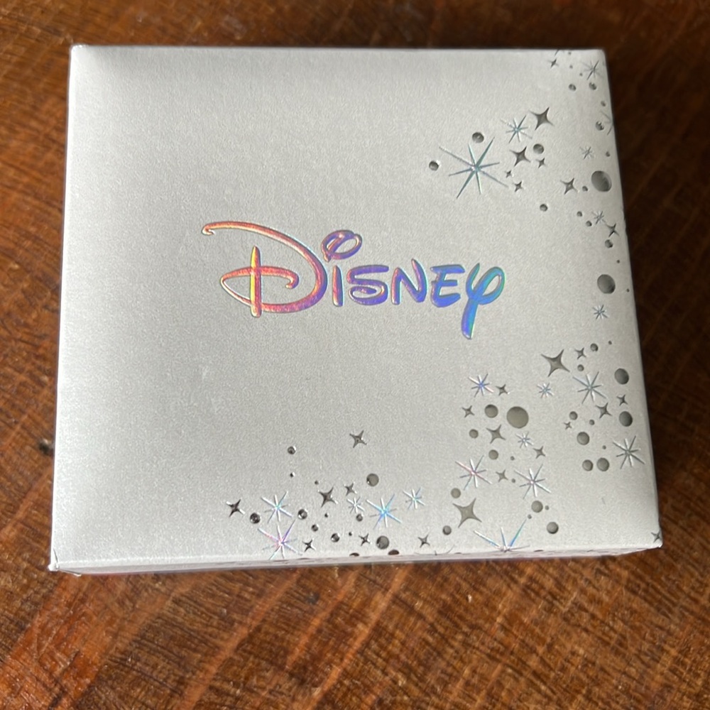 Disney Mickey Ear w/ Snow Flakes and Crystal Accents Bolo Bracelet - NWT - Picture 6 of 6